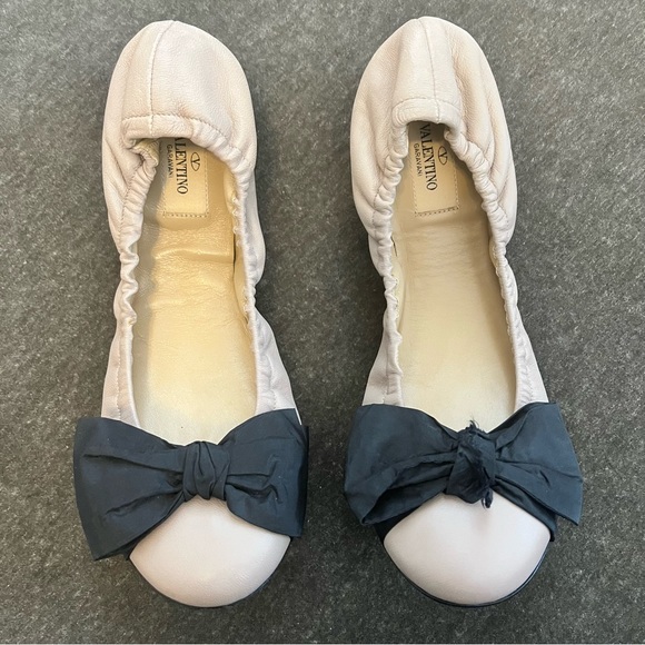 Valentino Garavani Ballerina Flats - Picture 3 of 11